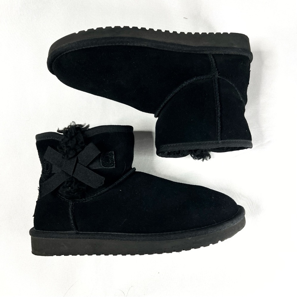 Koolaburra by Ugg Victoria Short Black Genuine Suede Bow Boots Size 6